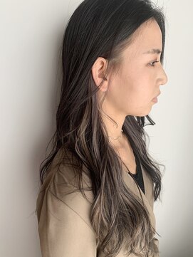 イズ(iss) #インナーカラー #ハイライトカラー #シルバーベージュ