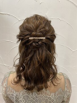アン(Hair make un) ハーフアップアレンジ