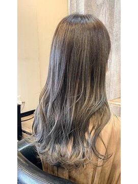 アトム(ATOM) グレージュ　グラデーション　出合