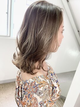 リルア 博多(LIRUA) ハイライトカラー×レイヤーカット