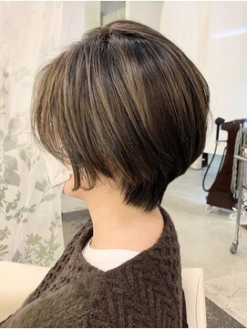 パシフィックダズールバトン(Pacific Dazzle baton) ショートボブ×ベージュハイライト