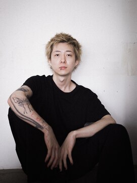 カートバイハイジ(Kurt by Heidi) ハイベージュ×スパイキーショート