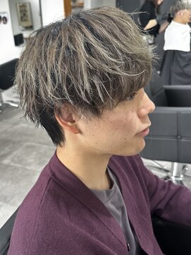 ヒュイル バイ ニアウ(Hwyl by Niau) メンズマッシュパーマニュアンスパーマスパイラルパーマ刈り上げ