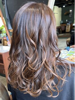 ロングヘアの大人女性支持◎髪のお悩みを解決し、あなたの魅力を最大限に引き出すスタイルへと導きます♪