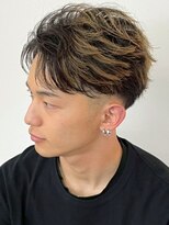 ラギッド 大野城店(RUGGED)&nbsp;センターパート 毛流れパーマ ハイライト ブリーチ フェード