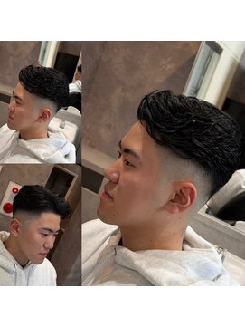 メグロバーバーショップロッポンギ 目黒六(MEGURO BARBER SHOP 6PPONGI) サイドパート/スキンフェード