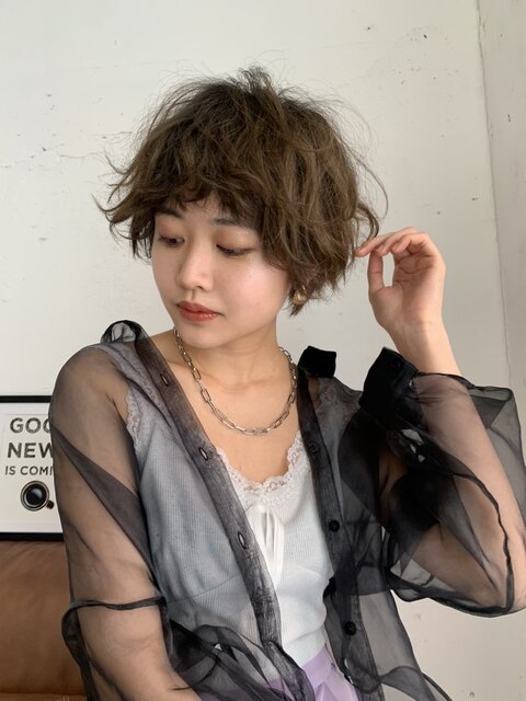 dark beige × wavy short