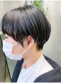 マッシュショート、ネイビーカラー、丸みショート、耳かけ