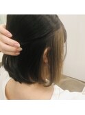 ベージュイヤリングカラー