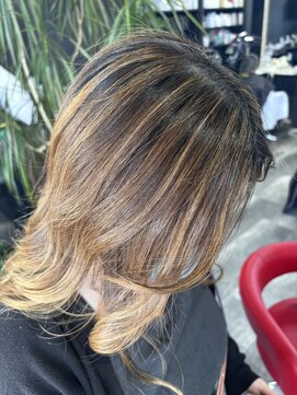 アローズ 荒尾店(arose) 20代30代、ハイトーンハイライト小顔レイヤー