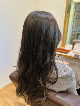 テラスヘア 三条(TERRACEhair) 透け感グレージュで魅せる、大人の艶ロング