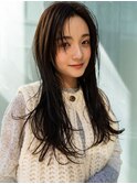 顔周りのシースルーレイヤーとシャギーでスタイリッシュロング