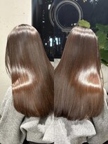 トゥエル バイ ディプティモイラ(tuelu by dipty MOILA)&nbsp;街で振り返られる美髪