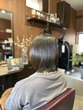 アオイ(Aoi) お手入れ楽チン♪まとまる艶ボブ｜髪質改善カラー