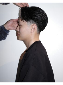 ゾーイボーイズ(ZOEY BOYZ) センターパート×万能ラフスタイル