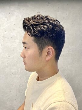 ワンワンオー バーバーショップ 長浜店(@110 BARBER SHOP) ウェーブスタイル　フェードパーマメンズ大人