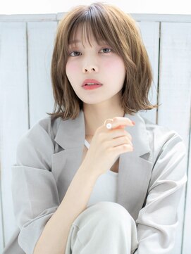 アイユー(ii+U) ミントアッシュ　シルキーベージュ　ボブ　小顔カット