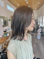 レポ(LEPO)&nbsp;切りっぱなしロブヘアーと大人カラーブルージュ