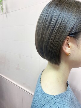 イルウィ(irwi) 【トレンド】ミニボブ　透明感グレージュカラー