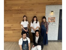 ローグ(logue)の雰囲気（チームワークの良いスタッフでお客様をお迎え致します。）