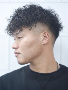 メリケンバーバーショップ フクオカ(MERICAN BARBERSHOP FUK) ハイライトマッシュパーマウルフアッシュブラック