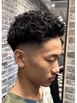 ミリオンバックス 御徒町店(Million Backs) スパイラルバック/ハードパーマ/波巻き<理容室>[メンズ/眉毛]