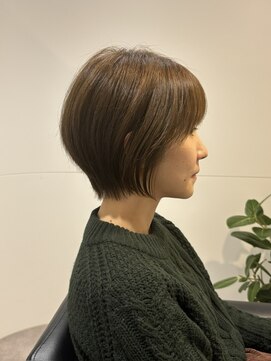 ブルーベイル(Blue Veil.) 20代30代40代前下がりストレート小顔補正立体カット