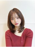 鎖骨下ミディアムレイヤーアッシュベージュ