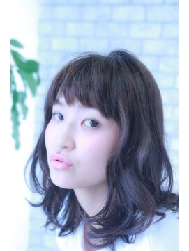 アッシュヘアー 黒髪にも似合うシルキーウェーブ