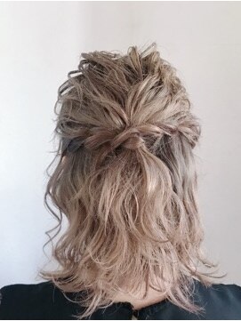 フィエスタ(Fiesta) ふわふわハーフアップ