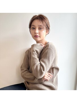 ジジ 代々木(Gigi) 【Gigi】外ハネボブ セクションカラー ペールベージュ