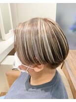 アーブ(hair and make urb) ハイライト&グレイカラーのマッシュショート