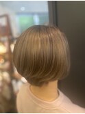 ショートボブ×ミルクティーベージュ