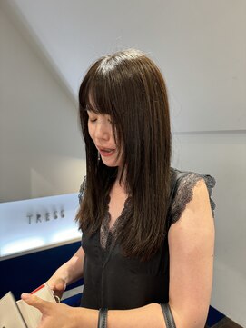 トレス(TRESS) 内巻きレイヤー　ミディアムレイヤー　ブラウンベージュ