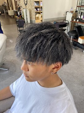 オンアンドオフ ON and OFF ツイストメッシュパーマ