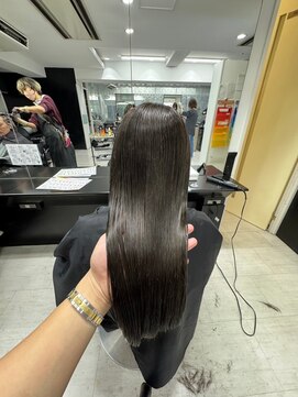 アイズ 本厚木(AIZU) ツヤ髪スタイル グレージュ