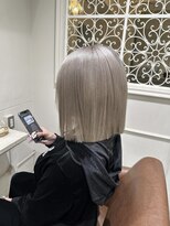 フレーム へアアンドトリートメント 天王寺北口店(FRAME)&nbsp;パツッとシルバーボブ