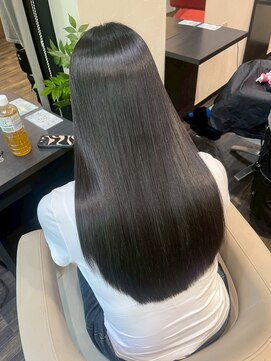 ヨンセンチメートルヒロサカ(4cm HIROSAKA) 髪質育成ストレート