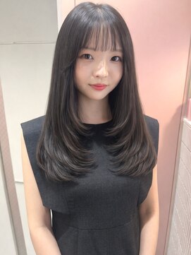 イロ(iiro) レイヤーカット/グレージュ/透明感カラー