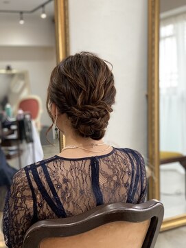 セニシエンタ(CENICIENTA) ゆるふわシニヨン