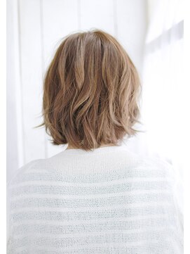 シュシュット(chouchoute) 斜めバングデザインカラーシルキーベージュグレージュカラー/162