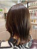 ぱつっとミディアムボブ＋インナーカラー