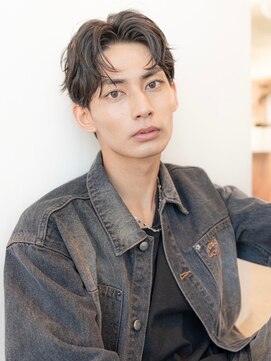 イオ 本厚木(io) アッシュブラックセンターパート束感コンマヘアハイライト