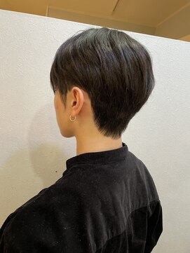 カメリア (camellia) 韓国風ダウンパーマ×センターパートショート