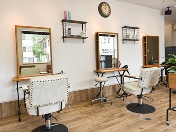 ロビンソン(Robinson)の写真/【盛岡】国際派スタイリストが、カウンセリングから最後までマンツーマン施術でご対応◎