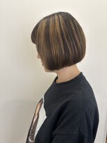 ゼンドットカラスマ(Zen.karasuma)&nbsp;地毛風ストレート×白髪ぼかしハイライト20代30代40代