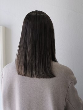 アナンダ(ananda) 暗髪アッシュベージュ。