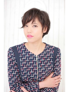 エッジ ヘア メイク(edge hair +make) モード感のあるショート