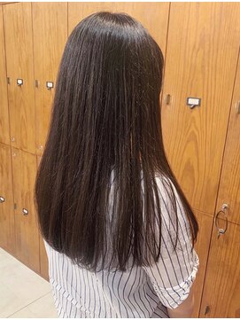 アリスバイアフロート 自由が丘(ALICe by AFLOAT) 〇ぷつっとカット 黒髪ロングでも透明感を。