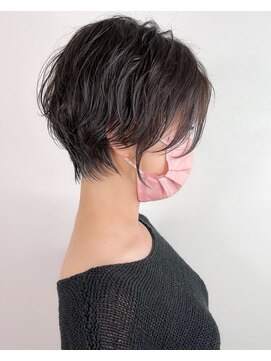 アンダーバーホワイト(_WHITE) ［なんば］耳掛けショート/マッシュ/くびれショート